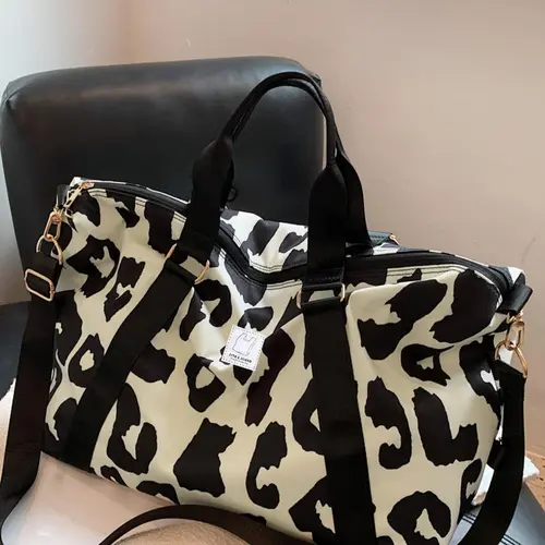 Animal pattern personalized large capacity zipper travel bag, Travel Duffle Bags, shoulder bag, neutral dry wet separation handbag, simple and fashionable pattern design, suitable for office workers and travelers
