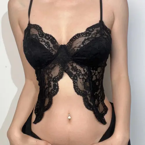 Women's Solid Asymmetrical Hem Scallop Trim Lace Cami Top, Summer Clothes Women, Adjustable Spaghetti Strap Crop Top for Summer, Women's Clothing for Club Party, Casual Style, Boho Fitted Sleeveless, Womenswear, Garment, Crop Camisole