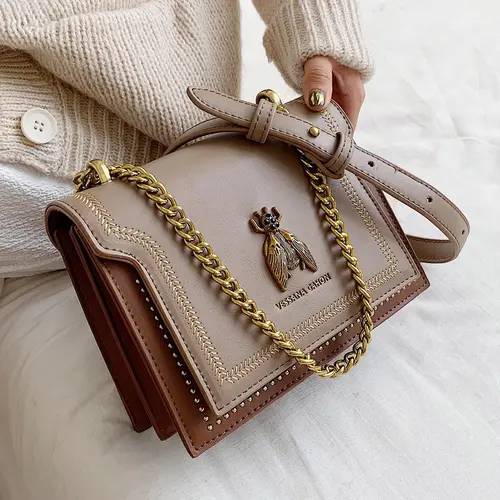 Women's Elegant Crossbody Bag with Metal Bee Decor and Chain Strap, Vintage Bee Square Underarm Shoulder Bag, Minimalist Shoulder Bag with Clean Seam Design, Trendy Everyday Crossbody Bag, Chain Crossbody Bags, Crossbody Fashion Bag