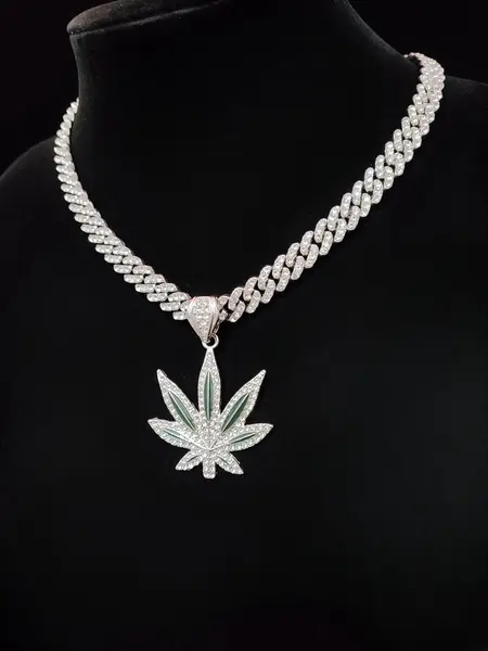 Luxury Maple Leaf Shaped Pendant Necklace for Men & Women, Rhinestone Decor Cuban Chain Necklace for Party, Streetwear Punk Goth Jewelry As Gift for Party, Club Summer Dress, Iced Out Jewelry, Cuban Style Necklace