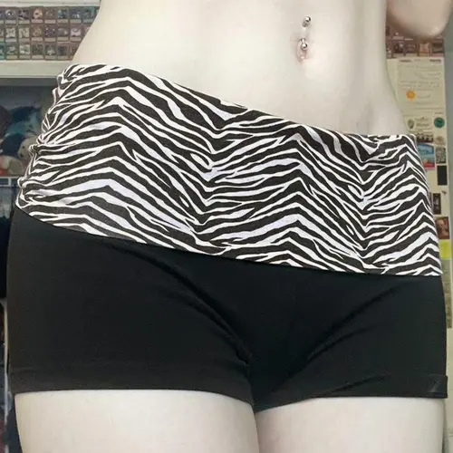 Women's Colorblock Striped Zebra-Stripe Knitted Shorts, Casual Wear Comfy Medium Skinny Fit Shorts, Summer 2026 Shorts for Ladies, Bottoms, Casual Fitted Shorts