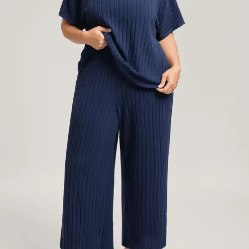 BLOOMCHIC Women's Plus Size 2 Piece Loungewear Set [M-6X] - Soft Stretch Short Sleeve Top & Pocket Shorts, Comfy Pajama Set, Matching Lounge Set for Travel, Vacation & Back to College，SohoChic
