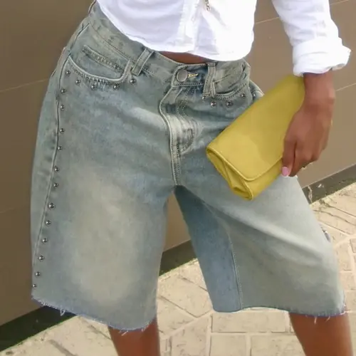 Vintage Washed Studded Wide-Leg Light Wash Cutoff Denim Jorts, Casual Raw Hem High-Waisted Fitted Bermuda Shorts Women, Perfect for Brunch Dates & City Chic