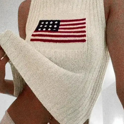 Women's Flag Graphic Print Split Hem Fitted Sweater Vest Tops, Casual Chic Fashion Style Lightweight Round Neck Sleeveless Jumper for Summer, Ladies Knit Clothing for Daily Wear, Casual Elegant Sleeveless
