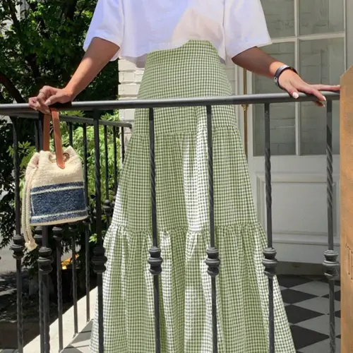 Women's High Waist Gingham Maxi Skirt Tiered Plaid Long Skirts A-Line Flowy Ruffle Hem Casual Summer Vacation Outfits Cottagecore French Girl Aesthetic Picnic Boho Chic Daily Wear Spring High Waisted Skirt