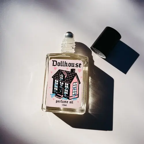 Dollhouse-Roll On 15ml Oil: Strawberries, Powder, & Caramel Musk
