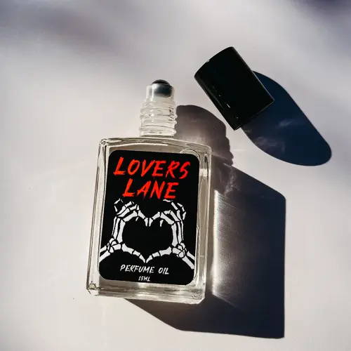 Lovers Lane-Roll on 15ml Oil: Freesia, Nectarine, Jasmine, Sugar, Sandalwood, & Musk