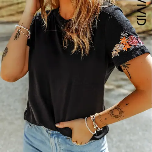 Women's Floral Embroidered Solid Color Round Neck Short-sleeved T-Shirt Embroidery, Casual Streetwear Top for Summer Daily Wear, Ladies Clothes Tee