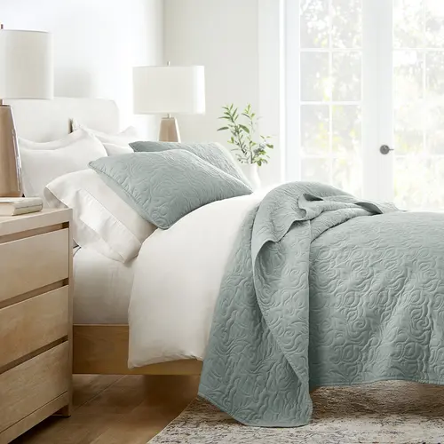 Floral Stitch 3-Piece Quilted Coverlet Set