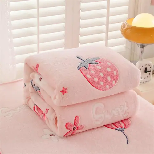 Strawberry Pattern Blanket, Floral Print Blanket, Soft Blanket, Soft Throw Blanket, Air-conditioned Room Blanket, Warm Nap Blanket, Lightweight Throw Blanket for Home Office Camping Travel, Cozy Blankets And Throws