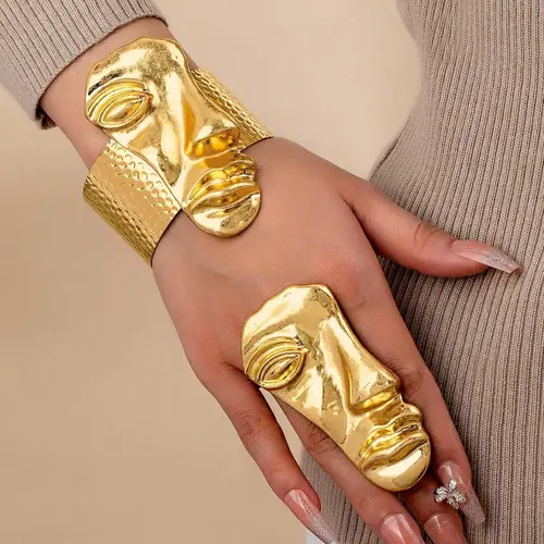 Abstract Face Design Cuff Bangle and Ring, Fashionable Jewelry Set for Women, Metal Rings Set