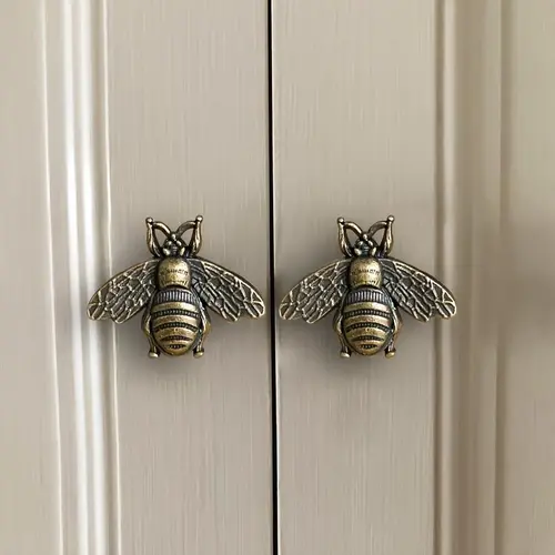 Vintage Bee Design Cabinet Knobs, Cabinet Handles, Zinc Alloy Drawer Pulls, Retro Honeycomb Style Strip Hardware for Home Decor and Kitchen Cupboard, Easy Installation, Bee Motif, Antique Look