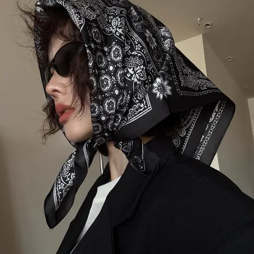 1 Pc Ladies' Vintage British Palace Style Scarf, Spring Accessory, Geometric Pattern Print Faux Silk Small Square Scarf, Scarf Bandana, Hair Band, Ideal for Dressing Up Your Look, Scarf Head Wrap, Vintage Print Headscarves