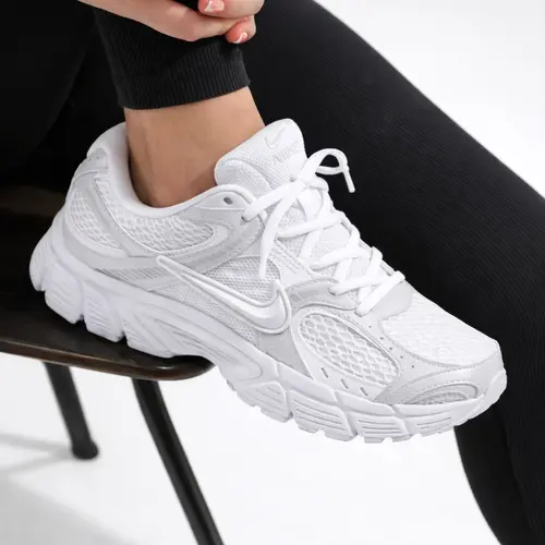 Nike V5 RNR White Black Metallic Silver HQ7901-101 Women's Fashion Sneaker New