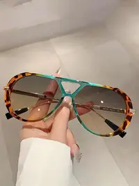 ShineThru Unisex Plastic Full-Rim Retro Sunglasses for Women - Stylish Accessories, Statement Frame Glasses, Chic Shade Finds, UV Protection, Lightweight Comfort, Daily Shades Look, Suitable for Daily & Outdoor Wear