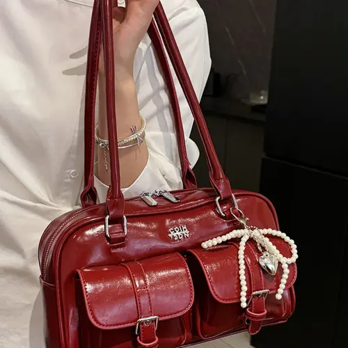 Niche retro patent leather double pocket pearl pendant handbag shoulder bag, Fashionable Versatile Purse, Casual Trendy Purses, casual shoulder bag, solid color and multiple colors optional, for daily commuting, shopping and dating