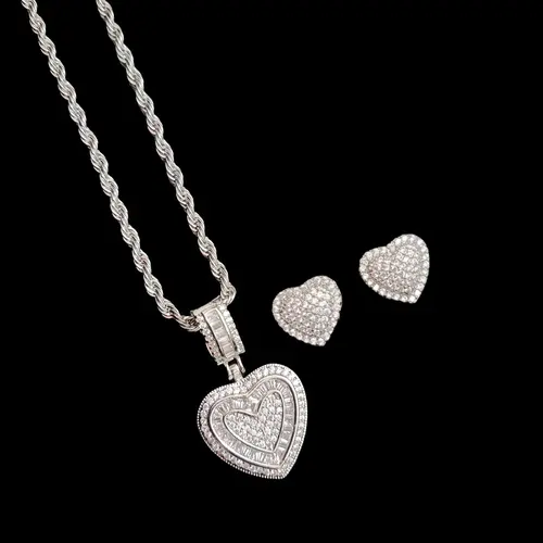 2Piece/Set  Women Hiphop Love Heart  Pendant Necklace With Love Heart Earring Fashion  Vintage Hip Hop Necklace With Earring Is Perfect For Party Or Everyday Lovers' Gifts