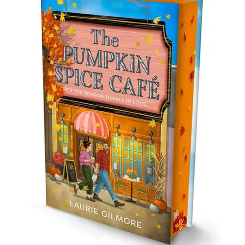 The Pumpkin Spice Café (Deluxe Edition) (Dream Harbor: Volume Number Book 1) by Laurie Gilmore [Hardback Book]