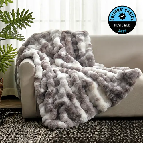 Cozy Bliss Faux Rabbit Fur Bubble Throw Blanket, Snuggle Blanket, 630GSM Soft Warm Fluffy Plush Versatile for Bed, Sofa, Couch Chair, Travel, Living Room & Bedroom, Blanket for Anxiety, Perfect Gift for Friends Young Adults Girls