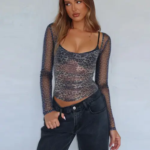 Women's Leopard Print Long Sleeve Top, Fashion Fitted Blouse for Spring & Fall, Stylish Animal Pattern Casual Wear