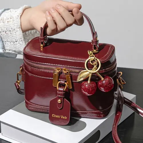 Valentine's Day gift Retro minimalist makeup box, Casual commuter bag, Casual zipper purse, Casual Everyday Bag, suitable for handheld and italic use, cherry pendant, style, niche design handbag, suitable for daily commuting, shopping