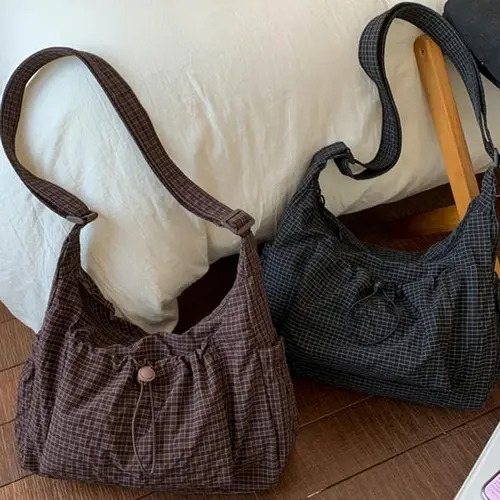 Fashionable and Lightweight Ruched Shoulder Crossbody Bag, Stylish Crossbody, Crossbody Purse, Casual and Versatile Plaid Handbag, Trendy and Textured Commuter Bag, Hobo Bag, Suitable for Daily Outfits, Commuting and Other Scenarios, Casual Bags