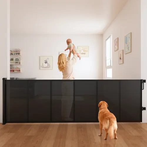 Retractable baby gate , equipped with reinforced strips and pet safety net door, is designed to prevent crawling dogs from entering the passageway. It does not require drilling and is suitable for indoor and outdoor use.