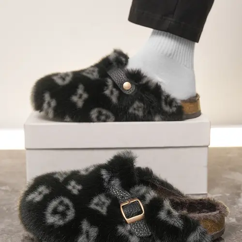 Winter Faux Fur Slippers for Men and Women, Fuzzy Warm Slippers, Cozy Warm Non-Slip Outdoor Footwear, Stylish and Comfortable Home Shoes, Perfect Gift for Her or Him, Fashionable Soft Plush Lined Slippers for Daily Wear, Soft Fluffy Footwear