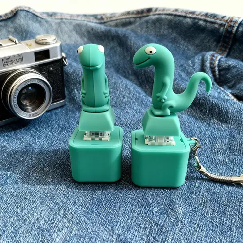 Resin Funny Lizard Button Clicker Fun Keychain Fidget Toy - Interactive Stress Relief Gadget with Sound Feature, Realistic Click, Cute Green EDC Item for Teens, Ideal for Gifts & Everyday Carry