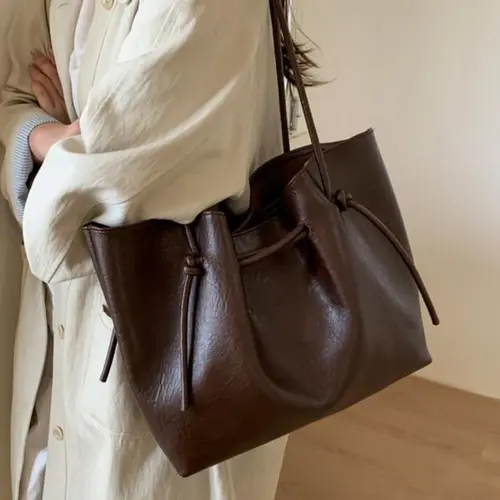 Textured Casual Fashionable PU Shoulder Bag, Niche Retro Large-Capacity Underarm Tote, Versatile Bag for Commuting, Work and Daily Outings, Crossbody Tote Bag, Pu Tote Satchel, Casual Commuter Bag, Stylish Versatile Bag, Crossbody Bags, Everyday Bags
