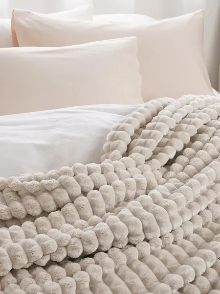 [Summer wins] PHF Luxury Soft Fleece Blanket, No Shed No Pilling, 380GSM Fluffy Cozy Blankets for Bed, Lightweight Bedding for Home Decor, Ideal Gift