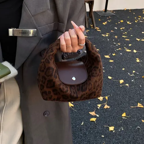 2026 New Suede Velvet Hobo Bag, Casual Everyday Hobo, Small Square Handbag for Women, Casual Single Shoulder Bag, Fashion Commute Crossbody Bag, Casual Commuter Bag, Casual Commuting Handbag