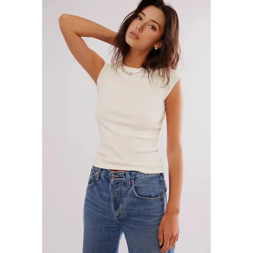 Chouyatou Women's Essential Shortsleeve Round Neck Solid-Color Fitted Lightweight Breathable T-Shirt, Everyday Tops for Women, Basic,back to school,back to school shopping, Lady, Elevated Basics