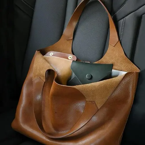 Personality  lazy niche  fashion, simple  casual  versatile one-shoulder handbag, casual messenger bags, retro and light daily commuter bag, light luxury and versatile texture suitable for office workers' daily travel, shopping and so on.