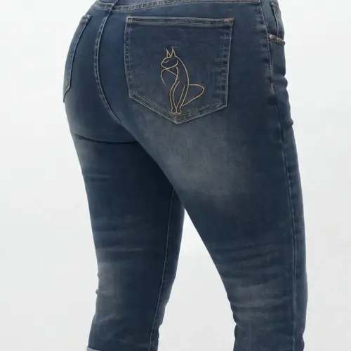 Women's Fitted Capri Denim Jeans Pants, Fashionable Streetwear High-Stretch Medium Comfort-Wash Denim with Embroidered Pockets, Casual Basic All-Season Style