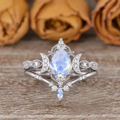 Exquisite Moon Crown Engagement Ring - Elegant Fashion Costume Jewelry Accessory, Sizes 6-10, Gift-Ready, Teenage Girls Gifts, Ideal for 2 Scenarios: Birthday, Christmas