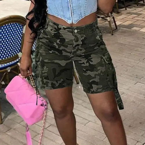 Women's Camo Pocket Fashion Casual Jeans Shorts, Casual Fashionable Shorts, Sexy Fitted Design for Spring Summer, Trendy Mid-Thigh Pants with Button Fly Zipper Closure, Camouflage, Womenswear