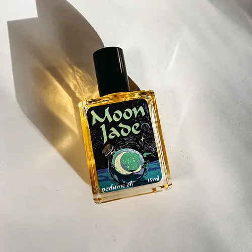Moon Jade Roll On 15ml Oil: Blueberry, Matcha Green Tea, Cinnamon, & Clove
