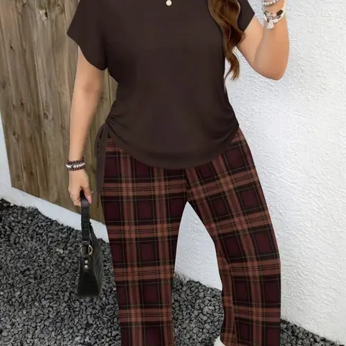 Women's Plus Size 2-Piece Set Outfit, Loose Short-Sleeve Round Neck Top and Plaid Straight-Leg Pants, Casual Fashion Womenswear for All Seasons
