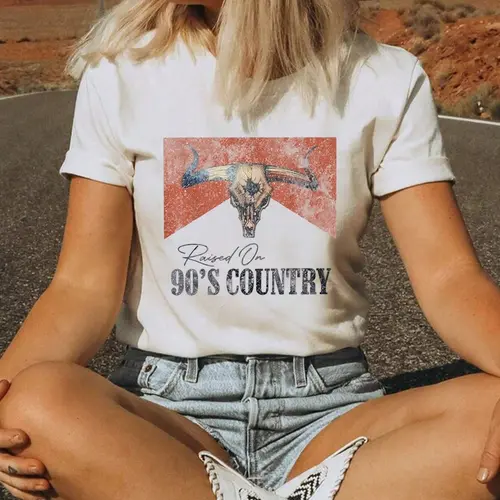 Women's Vintage 90's Country Graphic T-Shirt - "Born to Roam" Bull Skull & Desert Print, Loose Fit Round Neck Short Sleeve, Breathable Casual Top for Spring Summer Fall, Retro T Shirt, Summer Fashion, Relaxed Fit Shirt