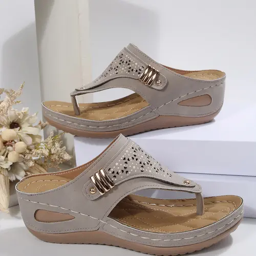 Women's Versatile Hollow Out Flip Flops, Chunky Sole, Summer Comfortable Beach Sandals, Casual Sandals, Non-Slip Women's Classic Slippers, Footwear, Daily Wear Sandals
