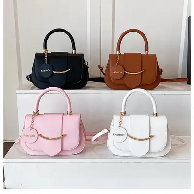 Minimalist Saddle Shoulder Bag for Women, Chic Structured Crossbody Messenger Bag, Premium Texture Medium Size Everyday Handbag, Lightweight & Versatile for Work, Travel & Daily Outfit Styling, Bags For Women, Crossbody Bag For Women