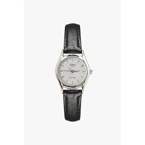 WCHA1094E - Women’s Casio Casual Classic Watch