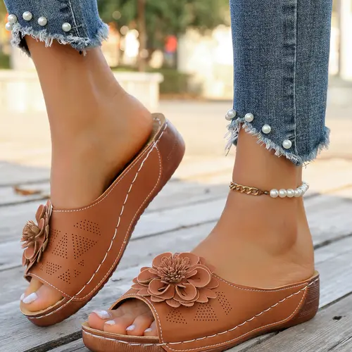 Women's Summer Outdoor Fashion Slip-On Pu Leather Sandals, Casual Floral Wedge Slippers, Versatile Beach Shoes for Women, Footwear for Beach, Comfortable and Stylish, Classy Sandals, Breathable Platform Sandals, Floral Pattern Sandals