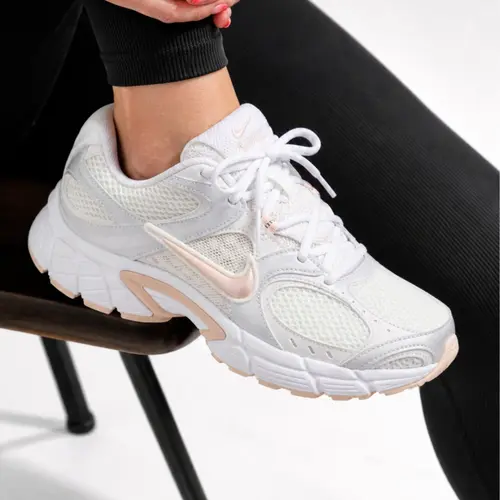 Nike V5 RNR Summit White Slit Red HQ7901-110 Women's Fashion Sneaker New