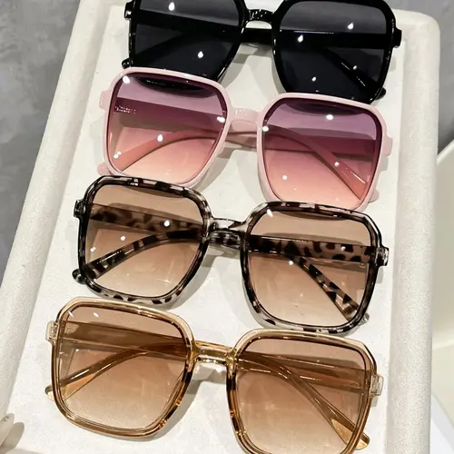 Women's 4 Pairs Sweet Cool Square Sunglasses, Summer Trendy Sunglasses, Outdoor Fashion Sunglasses, Casual Style Shades with UV400 Protection, Ideal for Beach, Commuting, Daily Outings and Music Festivals, Sunglasses Set