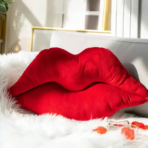1pc Red Lip-Shaped Velvet Throw Pillow, Creative 3D Lips Decorative Cushion, Ultra-Soft Plush Accent Pillow for Bedroom, Living Room, Office & Lounge, Cozy Gift for Home Decor Lovers & Valentine’s Day