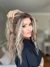 AISOM Mila Beige Dark Blonde Melt Color Water Wave 16 Inches 13x4 Free Part Glueless Lace Front Wig for Women with Scandinavian Hairline Low Density Natural Looking Synthetic Lace Wig