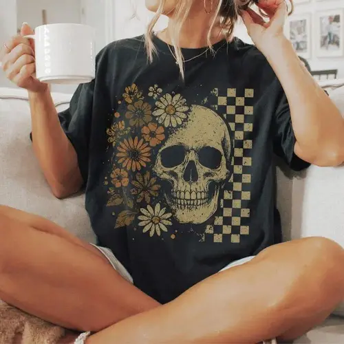 Women's Soft Summer Comfort T-Shirt  Skull Graphic Tee, Retro Boho Summerween T-Shirt, Cute Spooky Halloween Tee, Spooky Summer T-ShirtUnisex Crew neck T-shirt for Men And Women,Breathable Comfortable Loose Fit,Casual Summer T-Shirt with Crew Neck