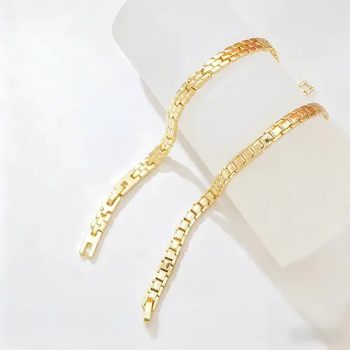 1PC Women's 14K Gold Plated Paperclip Chain Bracelet, Dainty Rectangular Link Bracelet, Minimalist Shiny Gold Chain Bracelet for Everyday Wear